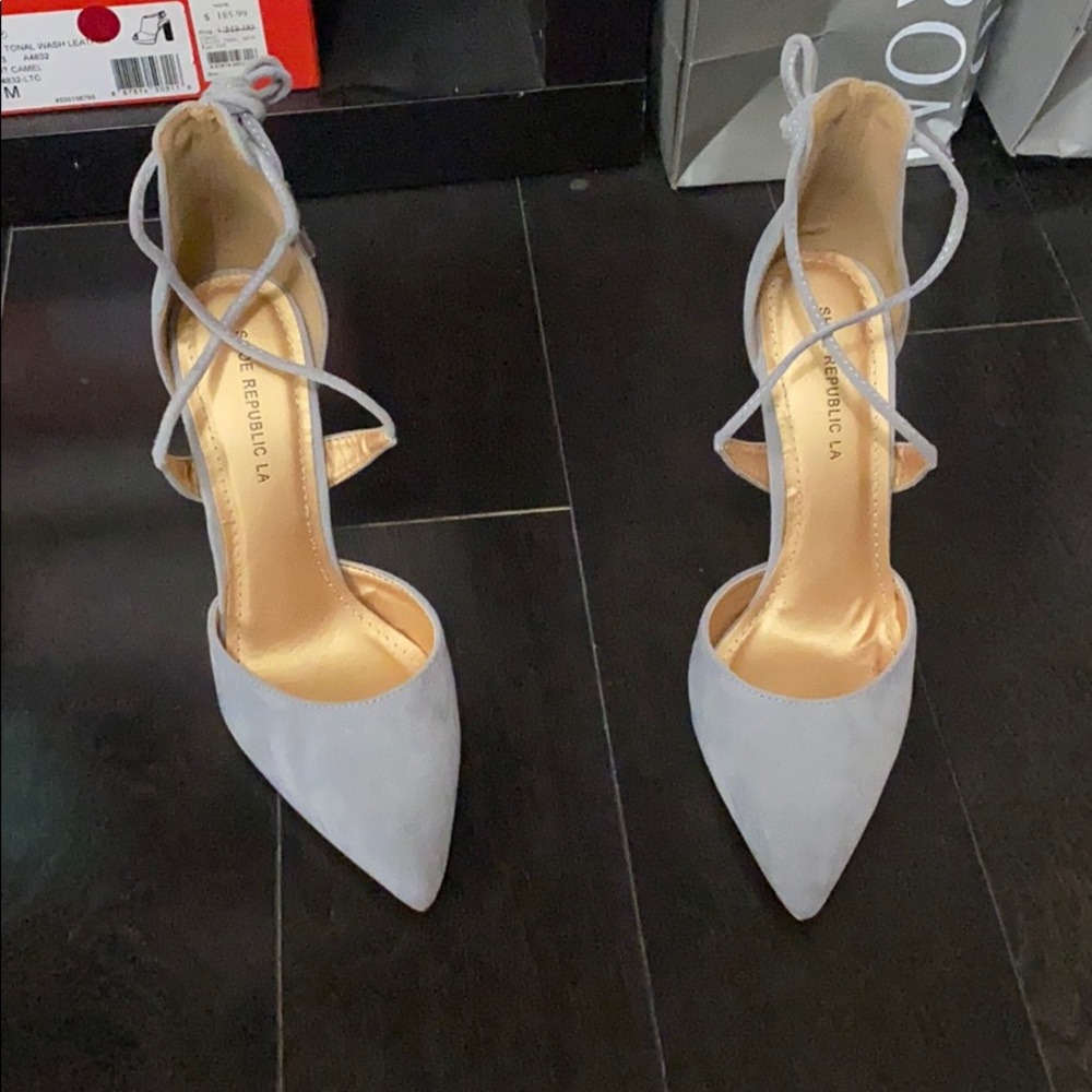 Shoe republic new suede heels